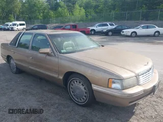 1998 Cadillac DeVille z VIN 1G6KD54Y3WU730001, wystawiony jako IAAI lot #42369702 z przebiegiem 88 540 mil mil oraz . Historia ofert i sprzedaży dostępna na DreamBid. Obrazek 1.