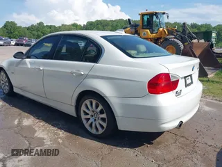 2007 BMW 3 Series 335i z VIN WBAVB73597VF54067, wystawiony jako IAAI lot #42139302 z przebiegiem Nie podano mil oraz . Historia ofert i sprzedaży dostępna na DreamBid. Obrazek 3.