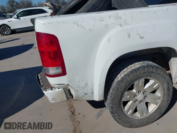2008 GMC Sierra 1500 SLE1 z VIN 3GTEC13J48G183191, wystawiony jako IAAI lot #41400811 z przebiegiem 249 798 mil mil oraz . Historia ofert i sprzedaży dostępna na DreamBid. Obrazek 17.