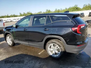 2024 GMC Terrain SLE z VIN 3GKALMEGXRL315692, wystawiony jako Copart lot #60173555 z przebiegiem 20 270 mil mil oraz Czysty tytuł • Clean title. Historia ofert i sprzedaży dostępna na DreamBid. Obrazek 2.