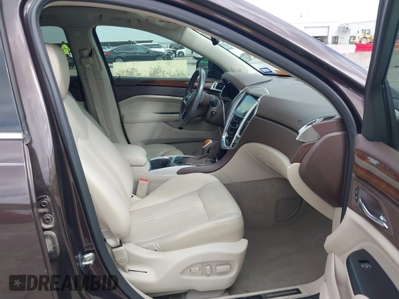 2015 Cadillac SRX Luxury Collection z VIN 3GYFNBE35FS597538, wystawiony jako IAAI lot #42056002 z przebiegiem 49 483 mil mil oraz . Historia ofert i sprzedaży dostępna na DreamBid. Obrazek 5.