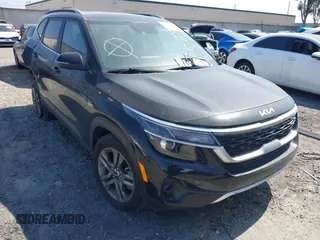 2022 Kia Seltos S z VIN KNDEUCAA6N7260548, wystawiony jako IAAI lot #42148432 z przebiegiem 17 051 mil mil oraz . Historia ofert i sprzedaży dostępna na DreamBid. Obrazek 1.