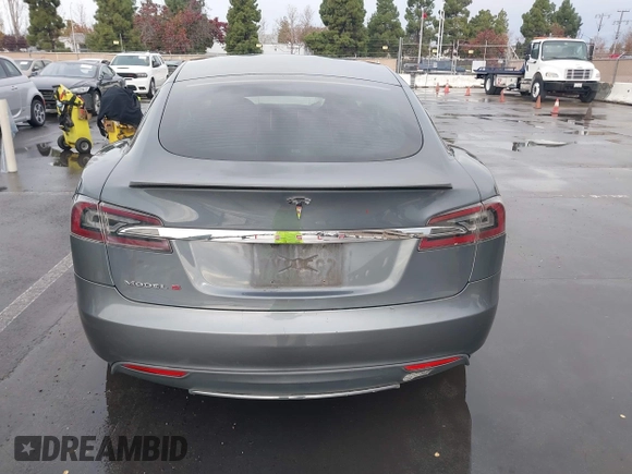 2013 Tesla Model S с VIN 5YJSA1CG5DFP06411, выставлен на аукционе IAAI как лот 41079914 с пробегом 266 968 миль миль и . История ставок и продаж доступна на DreamBid. Изображение 16.