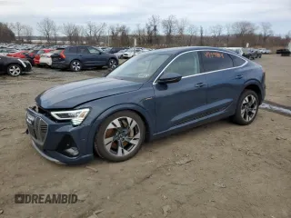 2021 Audi e-tron Sportback Prestige z VIN WA13AAGE0MB019623, wystawiony jako Copart lot #49598914 z przebiegiem 20 856 mil mil oraz . Historia ofert i sprzedaży dostępna na DreamBid. Obrazek 1.
