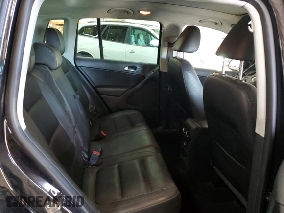 2013 Volkswagen Tiguan SE z VIN WVGBV7AX9DW529234, wystawiony jako Copart lot #41610635 z przebiegiem 130 566 mil mil oraz Szkoda całkowita • Salvage title. Historia ofert i sprzedaży dostępna na DreamBid. Obrazek 11.