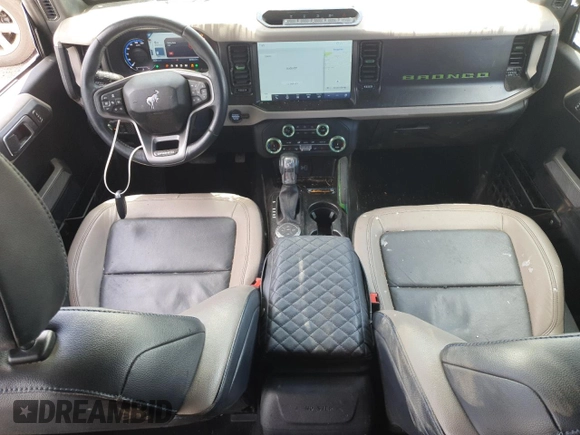 2022 Ford Bronco с VIN 1FMEE5DP0NLA72491, выставлен на аукционе Copart как лот 62482815 с пробегом 80 184 миль миль и Списание • Salvage title. История ставок и продаж доступна на DreamBid. Изображение 8.