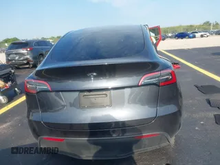 2024 Tesla Model Y with VIN 7SAYGDED3RA329355, listed as a IAAI auction lot 42343269 with 8,334 mi miles and . Bid and sale history available at DreamBid. Image 17.