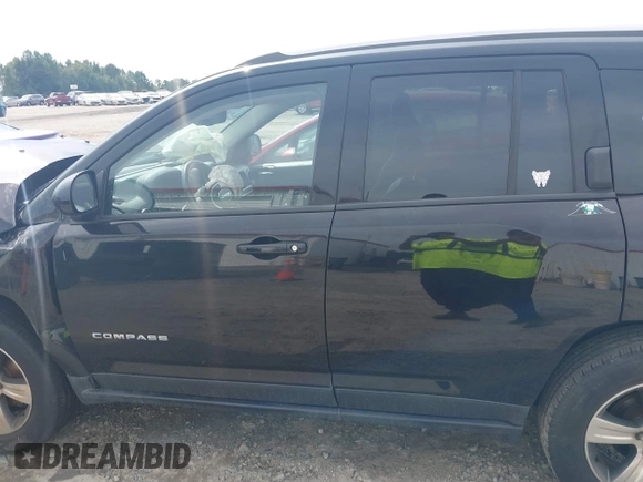 2016 Jeep Compass Latitude with VIN 1C4NJDEB2GD746067, listed as a IAAI auction lot 40512860 with 119,360 mi miles. Bid and sale history available at carsss.com. Image 15.
