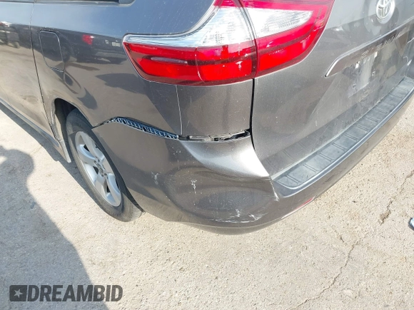 2018 Toyota Sienna LE Auto Access Seat with VIN 5TDKZ3DC2JS915905, listed as a IAAI auction lot 42027300 with 174,770 mi miles. Bid and sale history available at carsss.com. Image 18.