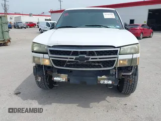 2003 Chevrolet Silverado 1500 LT with VIN 1GCEK19T93E335218, listed as a IAAI auction lot 42142369 with 205,696 mi miles and . Bid and sale history available at DreamBid. Image 6.