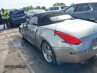 2004 Nissan 350Z Touring z VIN JN1AZ36A94T013851, wystawiony jako IAAI lot #42335966 z przebiegiem 180 814 mil mil oraz . Historia ofert i sprzedaży dostępna na DreamBid. Obrazek 6.