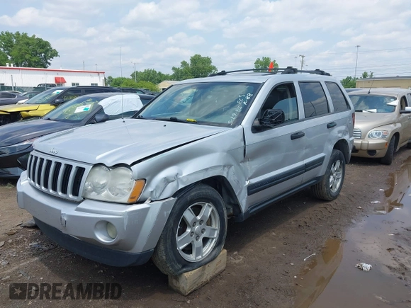 2005 Jeep Grand Cherokee Laredo z VIN 1J4GR48K35C515589, wystawiony jako IAAI lot #42452874 z przebiegiem 253 743 mil mil oraz . Historia ofert i sprzedaży dostępna na DreamBid. Obrazek 6.
