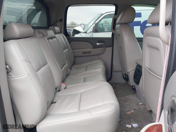 2011 Chevrolet Avalanche LT with VIN 3GNTKFE39BG212642, listed as a IAAI auction lot 41951335 with 221,950 mi miles. Bid and sale history available at carsss.com. Image 8.