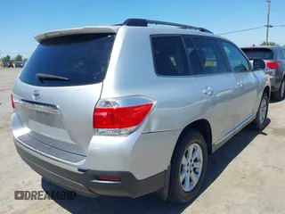 2012 Toyota Highlander z VIN 5TDZK3EH9CS053511, wystawiony jako IAAI lot #42188902 z przebiegiem 300 644 mil mil oraz . Historia ofert i sprzedaży dostępna na DreamBid. Obrazek 4.