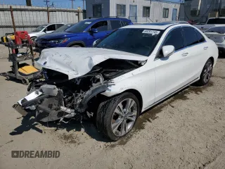 2020 Mercedes-Benz C 300 z VIN W1KWF8DB0LR572467, wystawiony jako Copart lot #65261745 z przebiegiem Nie podano mil oraz Szkoda całkowita • Salvage title. Historia ofert i sprzedaży dostępna na DreamBid. Obrazek 1.
