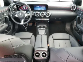 2024 Mercedes-Benz CLA 250 z VIN W1K5J4HB8RN478835, wystawiony jako Copart lot #56634825 z przebiegiem 7 140 mil mil oraz Szkoda całkowita • Salvage title. Historia ofert i sprzedaży dostępna na DreamBid. Obrazek 8.