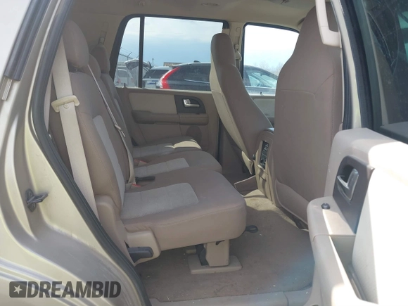 2004 Ford Expedition Special Service with VIN 1FMPU15L54LB89983, listed as a IAAI auction lot 41834577 with 193,819 mi miles. Bid and sale history available at carsss.com. Image 8.