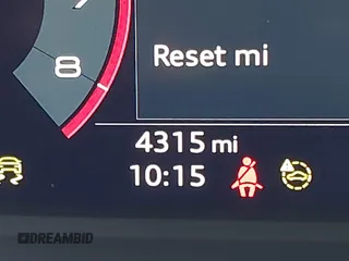 2024 Audi A3 Premium Plus z VIN WAUHUDGY6RA138401, wystawiony jako IAAI lot #41806406 z przebiegiem 4 315 mil mil oraz . Historia ofert i sprzedaży dostępna na DreamBid. Obrazek 15.