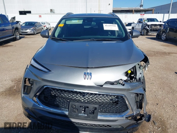 2024 Buick Encore GX Sport Touring z VIN KL4AMDSL5RB016374, wystawiony jako IAAI lot #41149918 z przebiegiem 15 512 mil mil oraz . Historia ofert i sprzedaży dostępna na DreamBid. Obrazek 13.