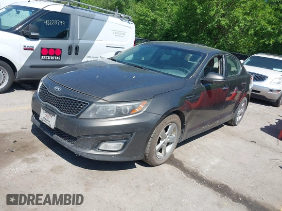 2015 Kia Optima LX z VIN 5XXGM4A77FG356930, wystawiony jako IAAI lot #42261299 z przebiegiem 248 635 mil mil oraz . Historia ofert i sprzedaży dostępna na DreamBid. Obrazek 2.