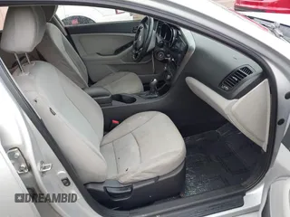 2013 Kia Optima LX z VIN KNAGM4A75D5431221, wystawiony jako IAAI lot #42244970 z przebiegiem 138 157 mil mil oraz . Historia ofert i sprzedaży dostępna na DreamBid. Obrazek 5.