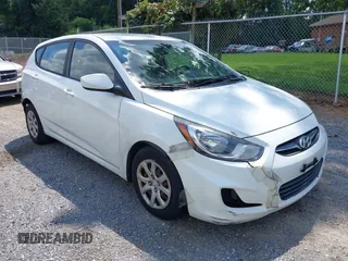 2012 Hyundai Accent GS z VIN KMHCT5AE4CU016044, wystawiony jako IAAI lot #42803906 z przebiegiem 168 824 mil mil oraz . Historia ofert i sprzedaży dostępna na DreamBid. Obrazek 6.
