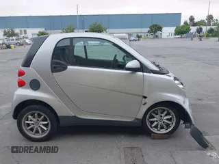 2009 Smart fortwo Pure z VIN WMEEJ31X99K209322, wystawiony jako IAAI lot #42465179 z przebiegiem 75 730 mil mil oraz . Historia ofert i sprzedaży dostępna na DreamBid. Obrazek 13.