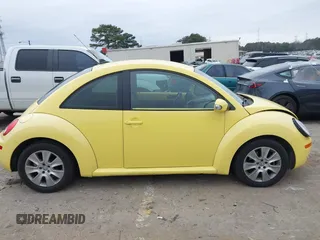 2009 Volkswagen New Beetle Coupe S with VIN 3VWPW31C59M518880, listed as a IAAI auction lot 41201971 with 99,976 mi miles. Bid and sale history available at carsss.com. Image 13.