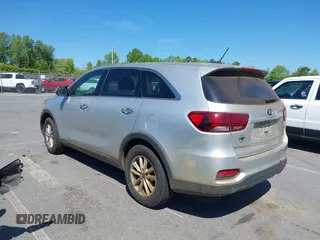 2019 Kia Sorento LX with VIN 5XYPG4A35KG583642, listed as a IAAI auction lot 42058467 with 132,570 mi miles. Bid and sale history available at carsss.com. Image 3.
