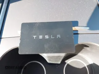 2025 Tesla Model Y Long Range with VIN 7SAYGDED7SA376233, listed as a IAAI auction lot 41777876 with 70 mi miles and . Bid and sale history available at DreamBid. Image 11.