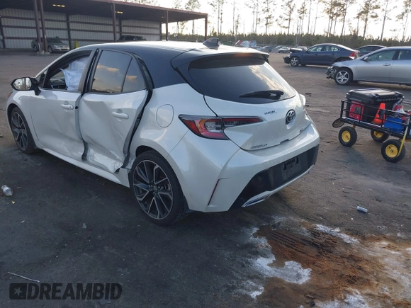 2020 Toyota Corolla Hatchback XSE with VIN JTNC4RBE3L3100588, listed as a IAAI auction lot 41530559 with 94,356 mi miles. Bid and sale history available at carsss.com. Image 3.