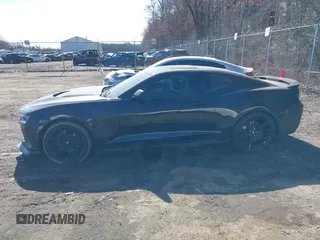 2018 Chevrolet Camaro 2SS z VIN 1G1FG1R77J0170121, wystawiony jako IAAI lot #41757301 z przebiegiem 39 795 mil mil oraz . Historia ofert i sprzedaży dostępna na DreamBid. Obrazek 15.