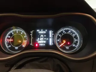 2014 Jeep Cherokee Latitude z VIN 1C4PJMCS0EW321380, wystawiony jako IAAI lot #41597508 z przebiegiem 173 991 mil mil oraz . Historia ofert i sprzedaży dostępna na DreamBid. Obrazek 7.