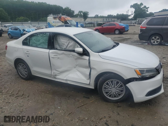 2014 Volkswagen Jetta SE with VIN 3VWD17AJ5EM365810, listed as a Copart auction lot 60676755 with 119,975 mi miles and Salvage title. Bid and sale history available at DreamBid. Image 4.
