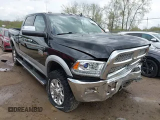 2018 Ram 2500 Laramie z VIN 3C6UR5FJXJG212364, wystawiony jako IAAI lot #42102428 z przebiegiem 61 973 mil mil oraz . Historia ofert i sprzedaży dostępna na DreamBid. Obrazek 1.