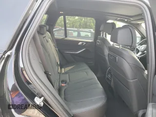 2021 BMW X5 xDrive40i with VIN 5UXCR6C07M9H68711, listed as a Copart auction lot 58984535 with 35,826 mi miles and Salvage title. Bid and sale history available at DreamBid. Image 11.