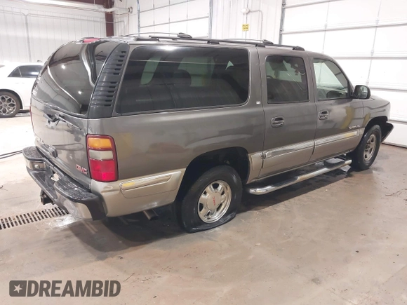 2000 GMC Yukon XL SLT with VIN 3GKFK16T7YG142515, listed as a IAAI auction lot 42044906 with 271,911 mi miles. Bid and sale history available at carsss.com. Image 4.