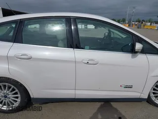 2016 Ford C-Max Energi SEL with VIN 1FADP5CUXGL102011, listed as a IAAI auction lot 41935337 with 95,279 mi miles. Bid and sale history available at carsss.com. Image 13.