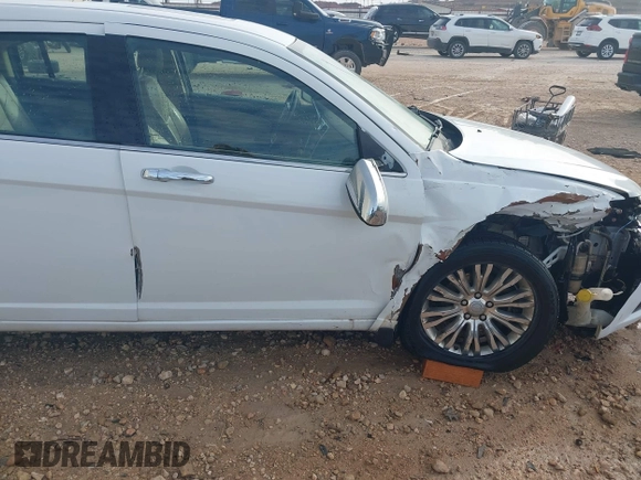 2012 Chrysler 200 Limited with VIN 1C3CCBCGXCN205796, listed as a IAAI auction lot 41482975 with 230,178 mi miles. Bid and sale history available at carsss.com. Image 17.
