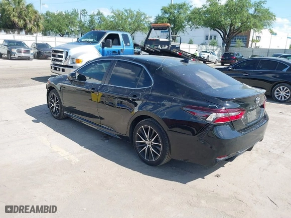 2021 Toyota Camry SE Nightshade with VIN 4T1T11AKXMU609753, listed as a IAAI auction lot 41935208 with 46,810 mi miles. Bid and sale history available at carsss.com. Image 3.