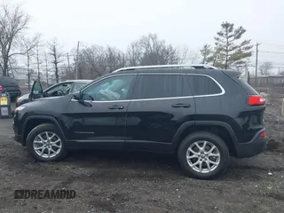2017 Jeep Cherokee Latitude z VIN 1C4PJMCS6HW529638, wystawiony jako IAAI lot #41835526 z przebiegiem 79 633 mil mil oraz . Historia ofert i sprzedaży dostępna na DreamBid. Obrazek 14.