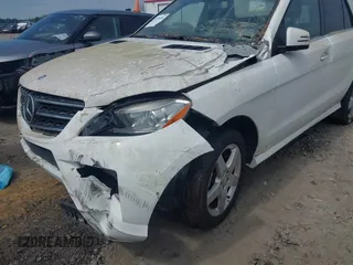 2015 Mercedes-Benz M 350 z VIN 4JGDA5HB8FA555696, wystawiony jako IAAI lot #42156465 z przebiegiem 92 660 mil mil oraz . Historia ofert i sprzedaży dostępna na DreamBid. Obrazek 6.