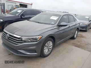 2020 Volkswagen Jetta S z VIN 3VWCB7BU7LM030563, wystawiony jako IAAI lot #42136203 z przebiegiem 52 649 mil mil oraz . Historia ofert i sprzedaży dostępna na DreamBid. Obrazek 18.