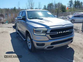 2021 Ram 1500 Laramie z VIN 1C6SRFJT0MN509628, wystawiony jako IAAI lot #42059494 z przebiegiem 82 077 mil mil oraz . Historia ofert i sprzedaży dostępna na DreamBid. Obrazek 1.