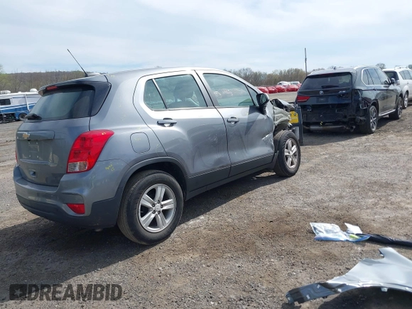 2020 Chevrolet Trax LS with VIN 3GNCJKSB2LL326823, listed as a IAAI auction lot 42103386 with 33,241 mi miles and . Bid and sale history available at carsss.com. Image 4.