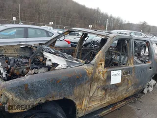 2005 Ford Explorer Eddie Bauer z VIN 1FMZU74K05UA75034, wystawiony jako IAAI lot #41080765 z przebiegiem Nie podano mil oraz . Historia ofert i sprzedaży dostępna na DreamBid. Obrazek 6.