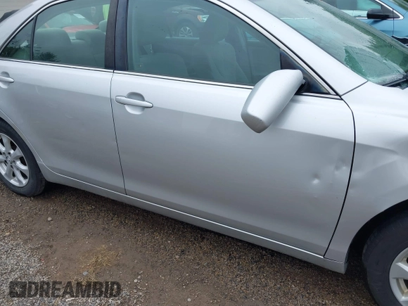 2011 Toyota Camry LE z VIN 4T1BF3EK6BU671814, wystawiony jako IAAI lot #42367753 z przebiegiem 182 728 mil mil oraz . Historia ofert i sprzedaży dostępna na DreamBid. Obrazek 17.