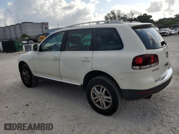 2008 Volkswagen Touareg V6 z VIN WVGBE77L78D052289, wystawiony jako Copart lot #58817765 z przebiegiem 139 818 mil mil oraz Tytuł czysty. Historia ofert i sprzedaży dostępna na DreamBid. Obrazek 2.