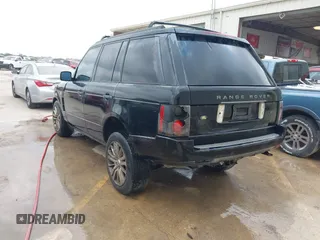 2007 Land Rover Range Rover HSE z VIN SALME15417A243558, wystawiony jako IAAI lot #42074890 z przebiegiem 122 176 mil mil oraz . Historia ofert i sprzedaży dostępna na DreamBid. Obrazek 3.