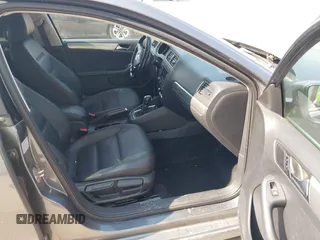 2015 Volkswagen Jetta SE with VIN 3VWD07AJ2FM310154, listed as a IAAI auction lot 42456136 with 96,979 mi miles and . Bid and sale history available at DreamBid. Image 5.